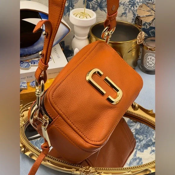 🆕 MARC JACOBS 🧿 NWOT The Softshot 21 Textured Sling Crossbody Bag, Orange - Picture 6 of 13